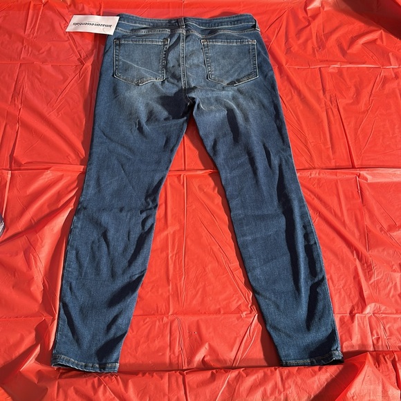Womens Amazon Essentials jeans size 12S - Picture 5 of 6